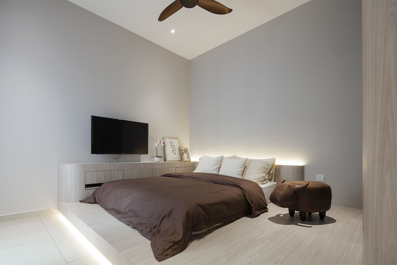Grande Rhapsody minimalist bedroom with tv Mieux interior design