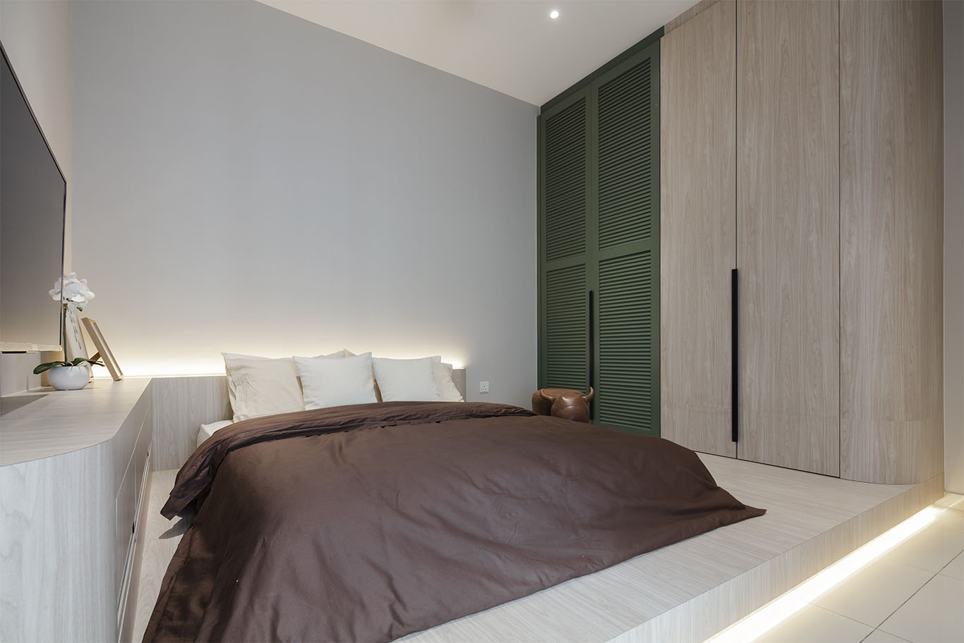 Grande Rhapsody hidden lamp under bed Mieux interior design