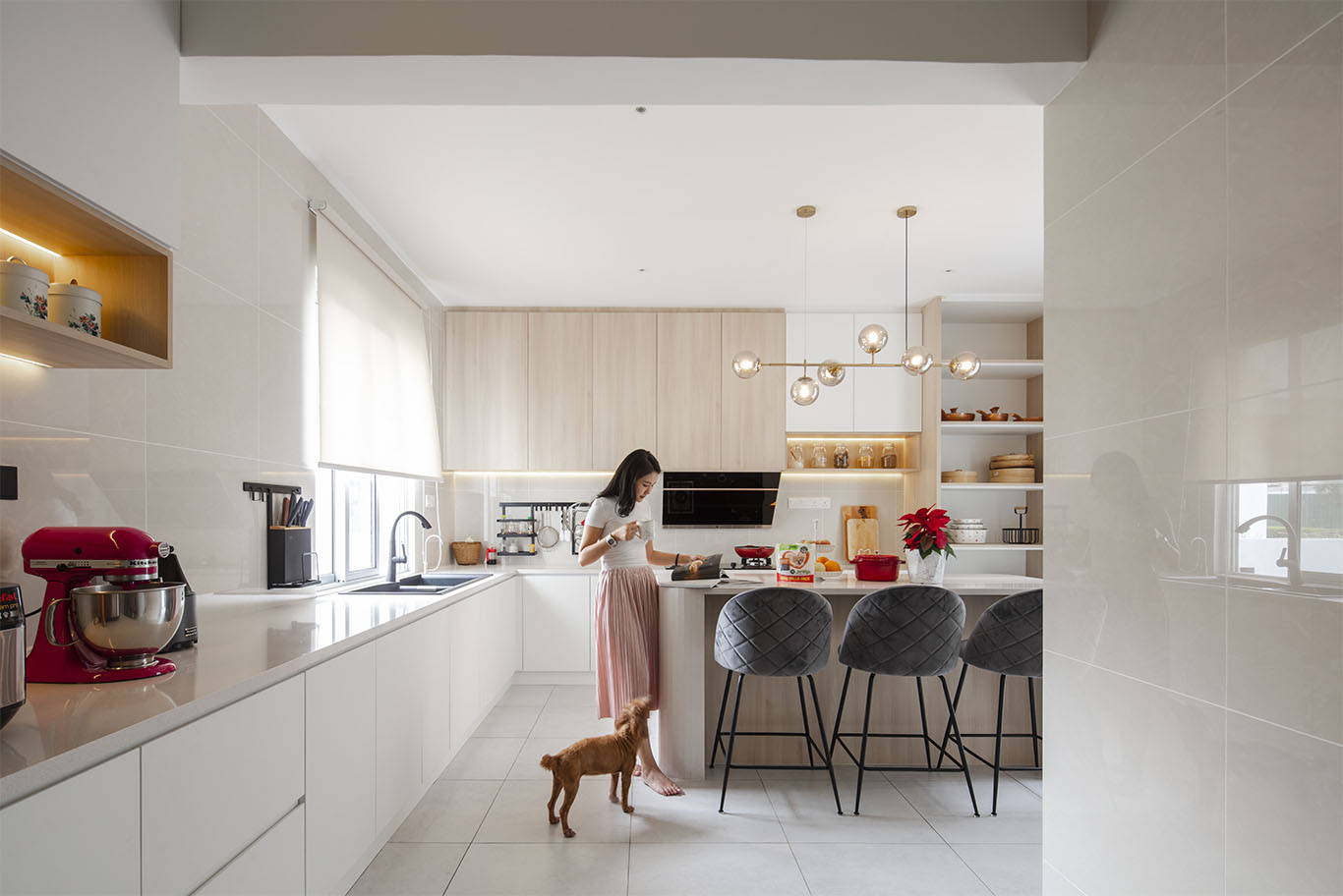 Grande Rhapsody long white kitchen cabinet with minimalist drawe Mieux interior deisgn