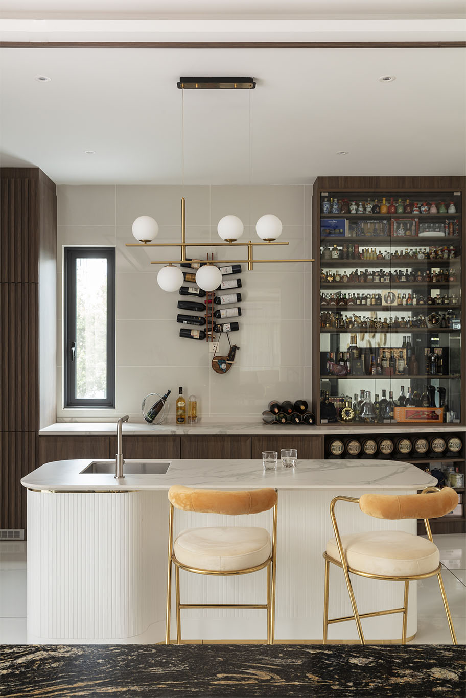 MIEUX La Famillie De Lee luxury mini bar design with black and gold marble 3 mieux interior design