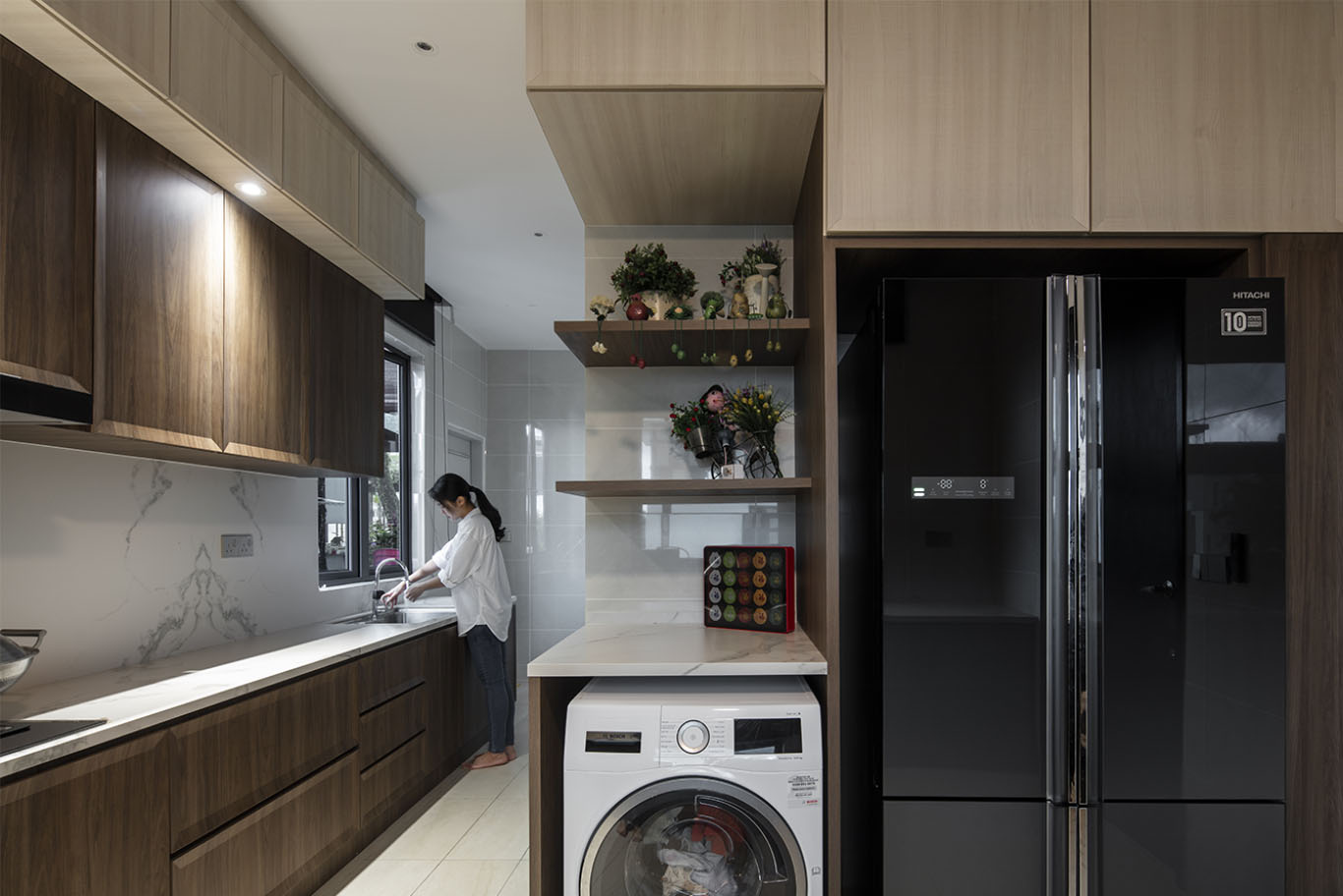 MIEUX La Famillie De Lee modern kitchen design with white round glass door washing machine mieux interior design