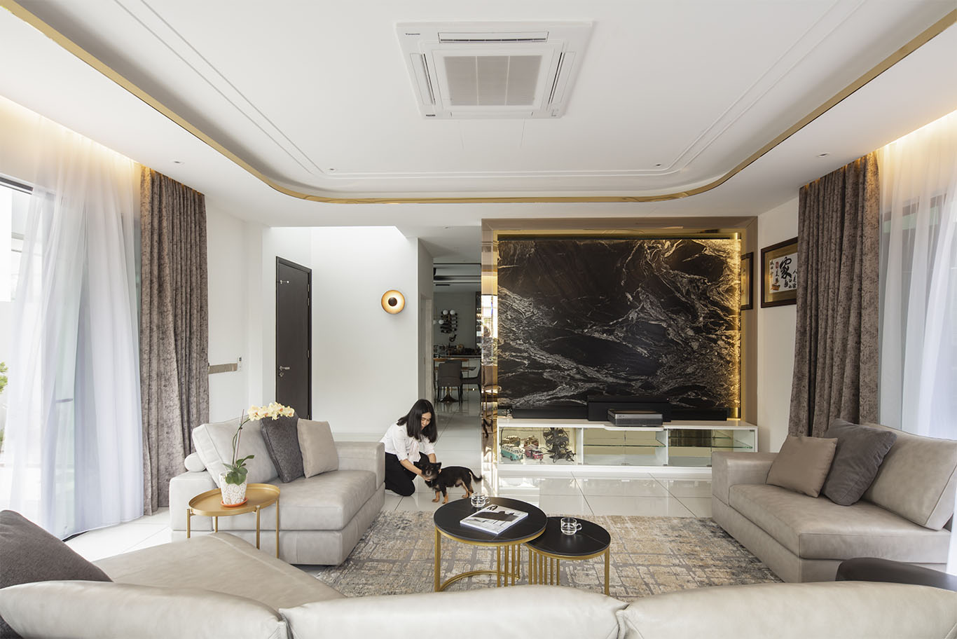 MIEUX La Famillie De Lee luxury living room with black marble wall and ceiling aircon 2 mieux interior design