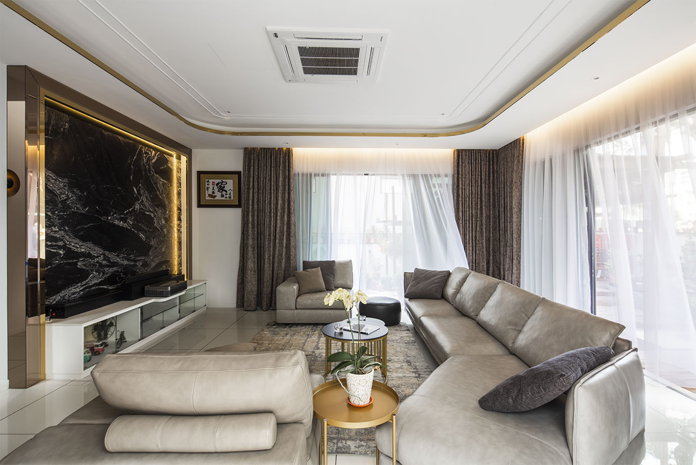MIEUX La Famillie De Lee luxury living room with black marble wall and ceiling aircon 3 mieux interior design