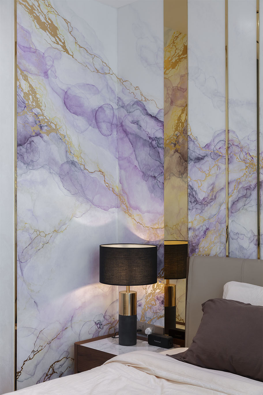 MIEUX La Famillie De Lee white purple and gold marble wall and dark brown table night lamp mieux interior design