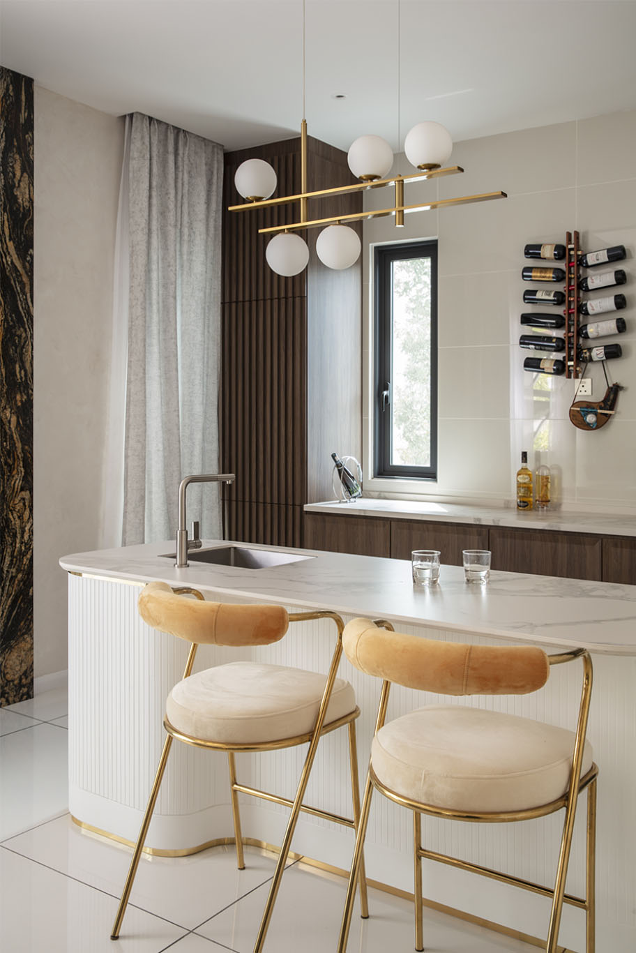 MIEUX La Famillie De Lee luxury mini bar design with black and gold marble 2 mieux interior design