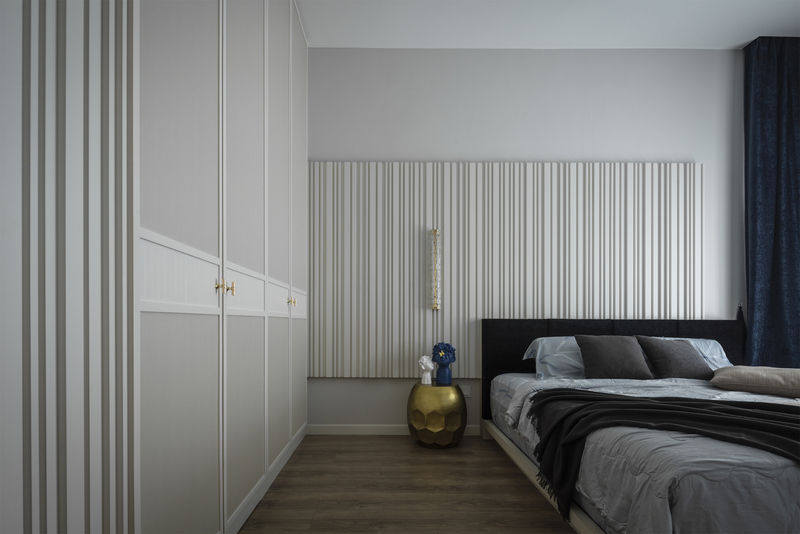 MIEUX Arch of White modern aesthetic bedroom with light wooden floor, white tall cupboard and white strips wall panels mieux interior design