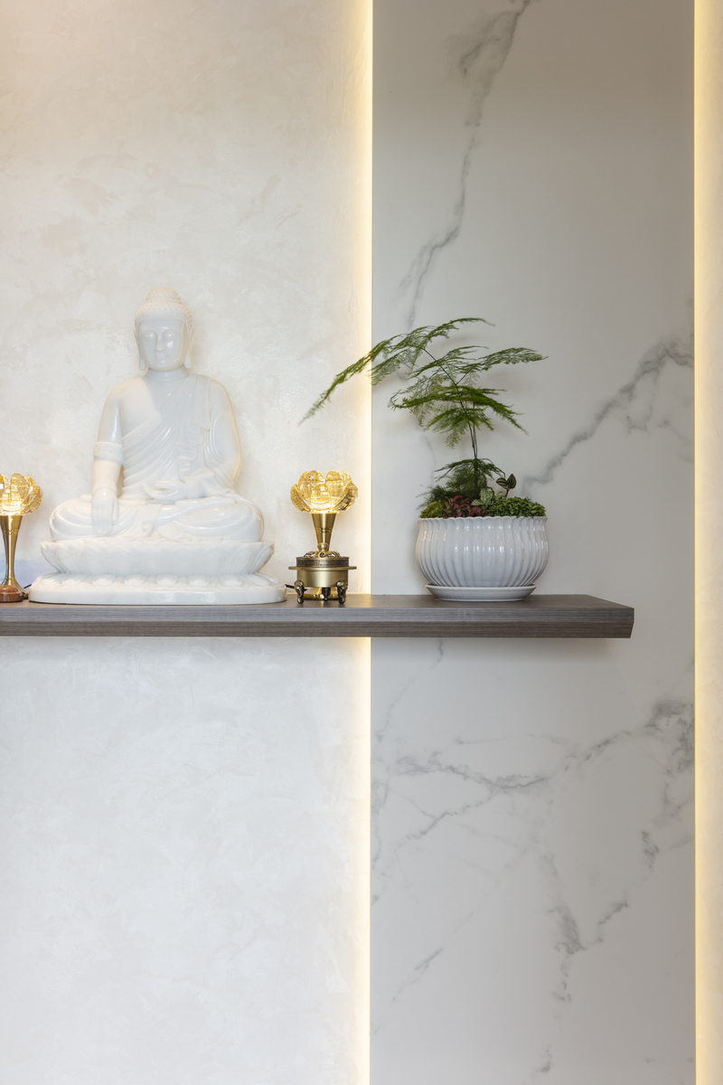 Bond of Aurora white marble wall with hidden light Mieux interior design