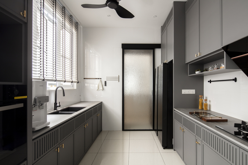 Bond of Aurora white and black kitchen design 3 Mieux interior design