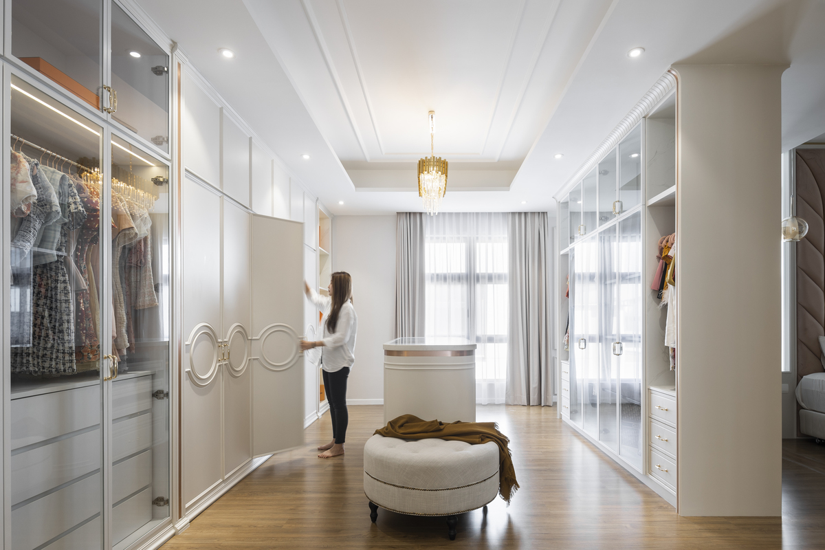 Classical Marriage modern minimalist white theme walk in closet 4 mieux interior design