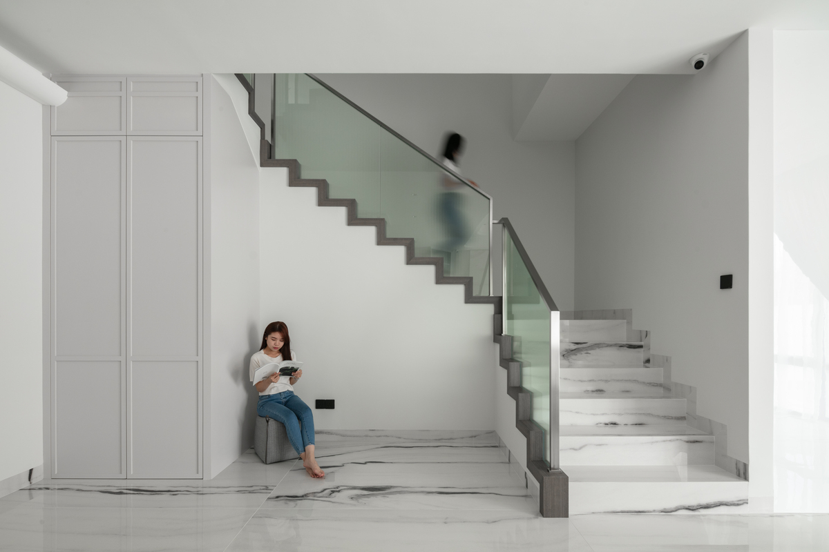le maison white modern staircase with white marble and glass mieux interior design