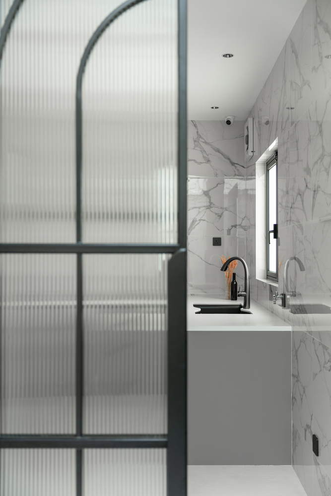 le maison white minimalist white theme interior with white marble wall and black sink mieux interior design