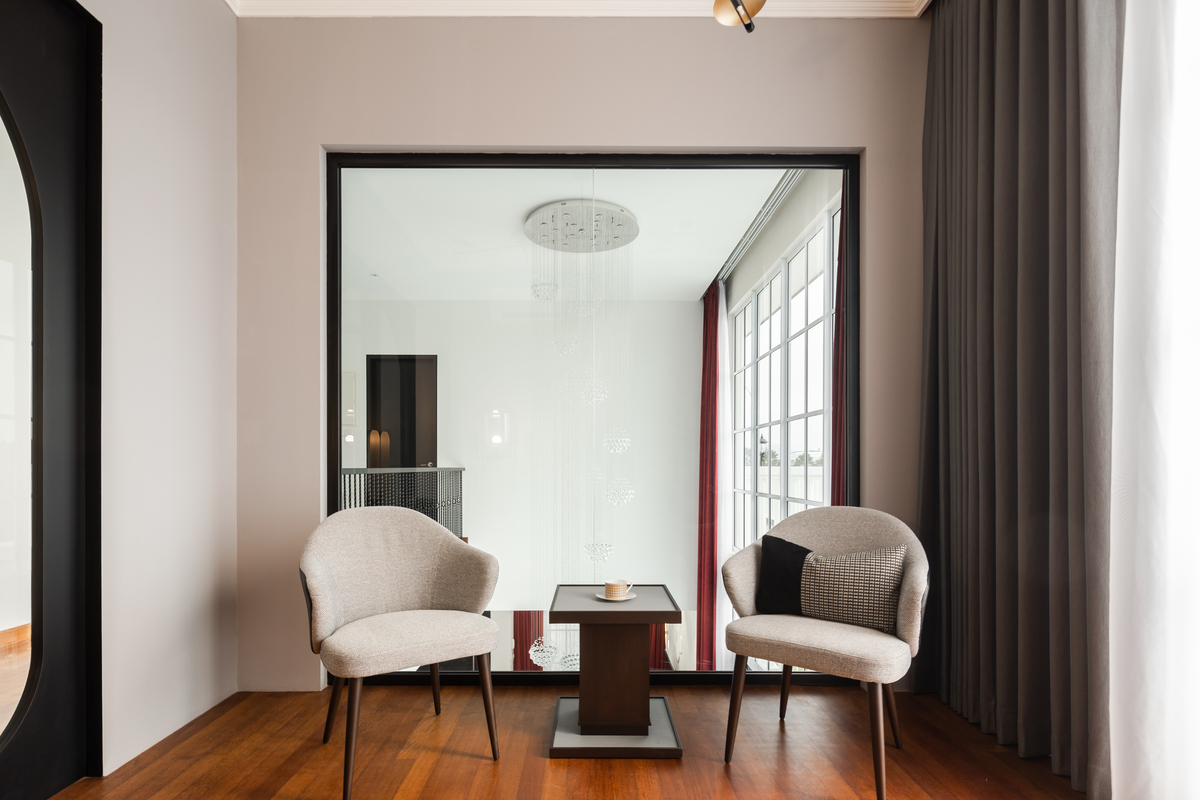 avant garde royale huge mirror on the wall, modern chair and wooden floor decoration 3 mieux interior design