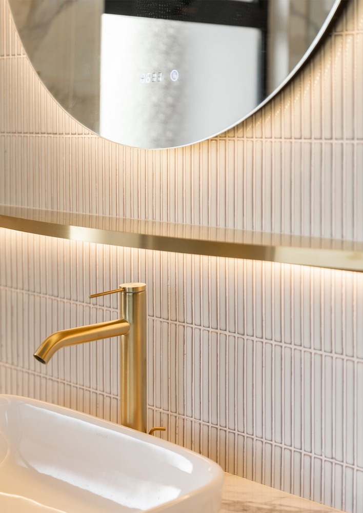 Milady Fantasy round mirror with hidden light, gold shelf and water tap close up view mieux interior design