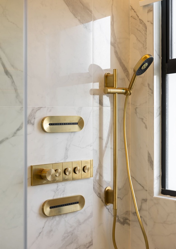Milady Fantasy white marble wall and gold color shower mieux interior design