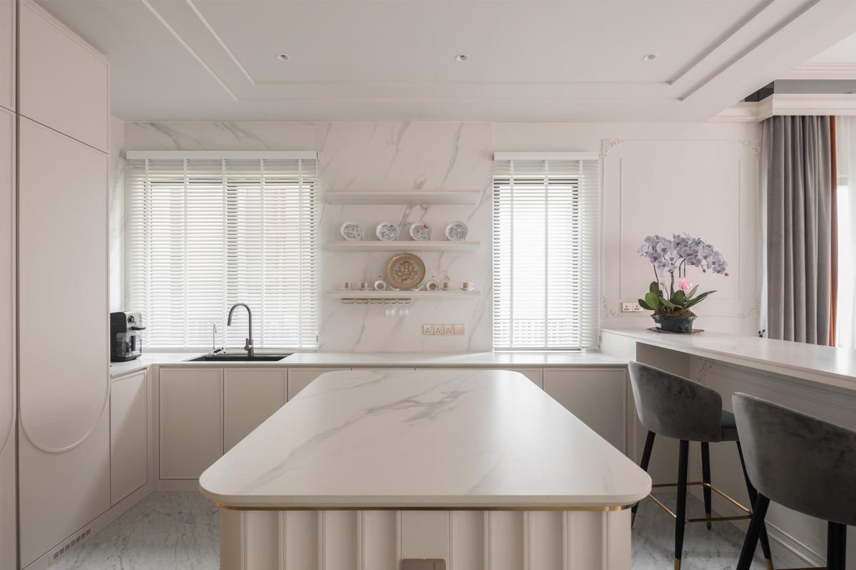 Milady Fantasy white theme kitchen with white marble countertop and black sink mieux interior design