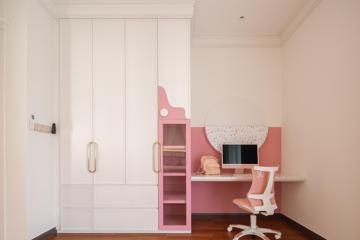 Milady Fantasy modern girls room with baby pink theme and pink pc set up 5 mieux interior design