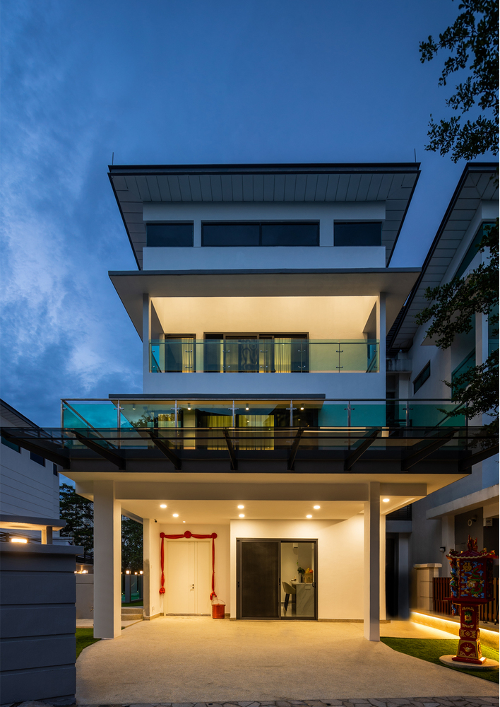Modern luxury 3-storey house design